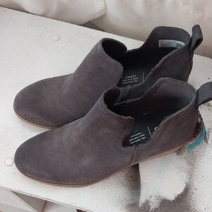 Toms NWT Faux Suede Wedge Ankle Boots Size 8